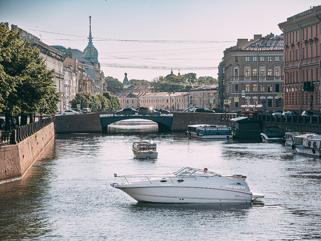 По волнам Петра града