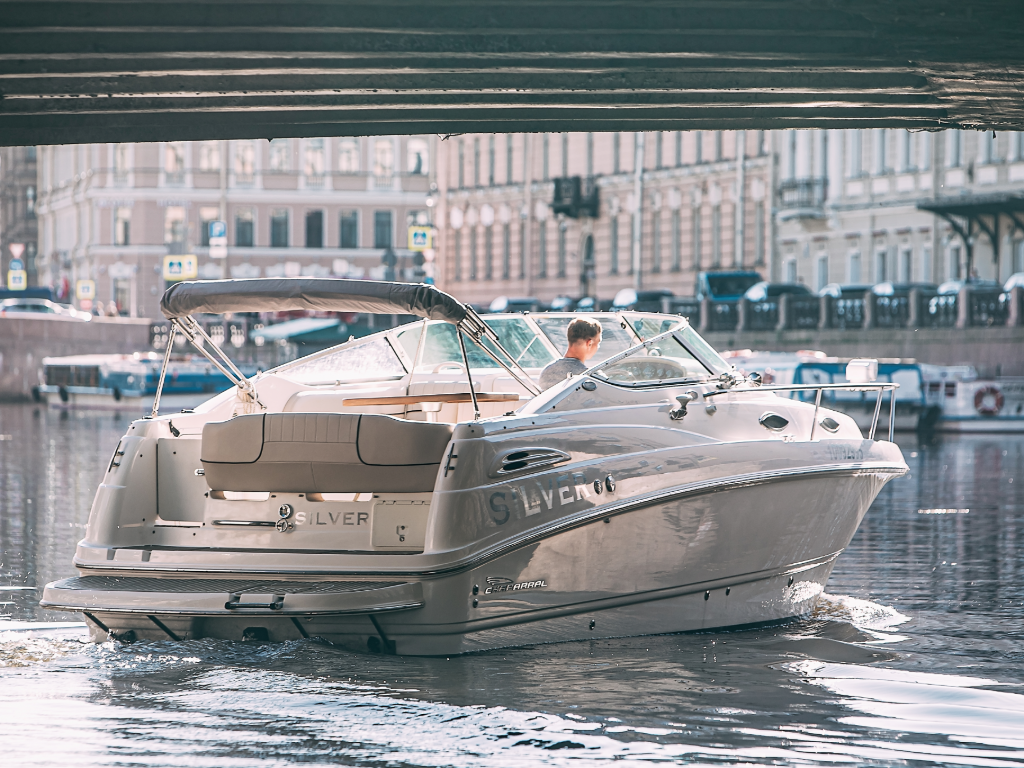 По волнам Петра града