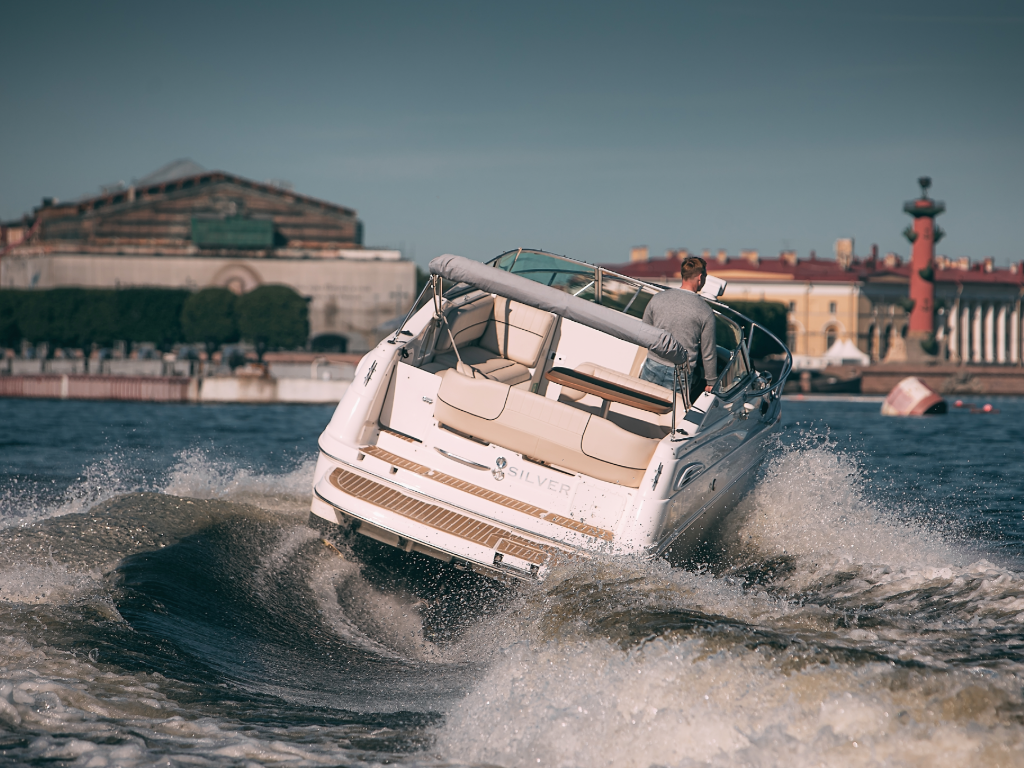 По волнам Петра града