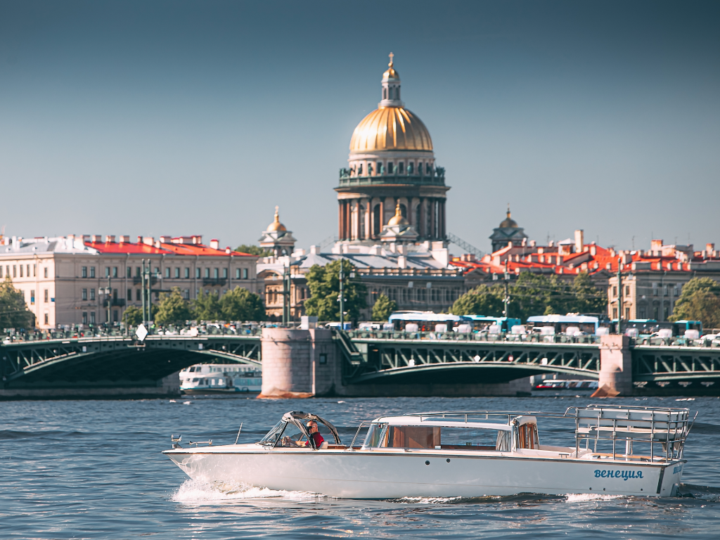 По волнам Петра града