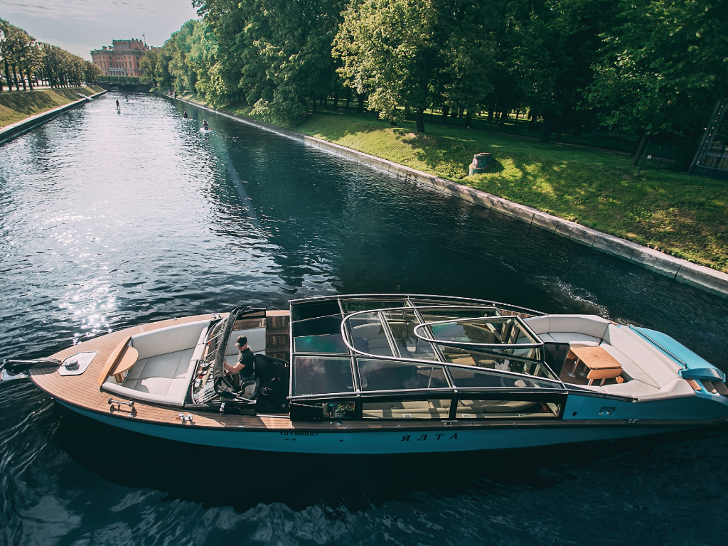 По волнам Петра града