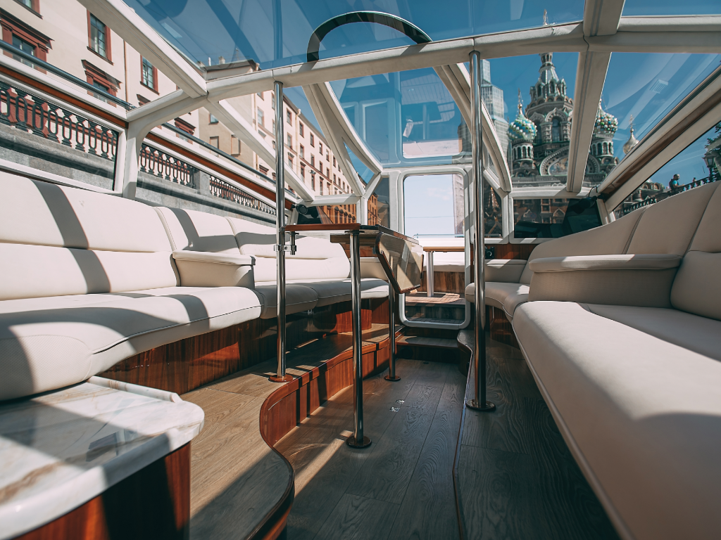 По волнам Петра града