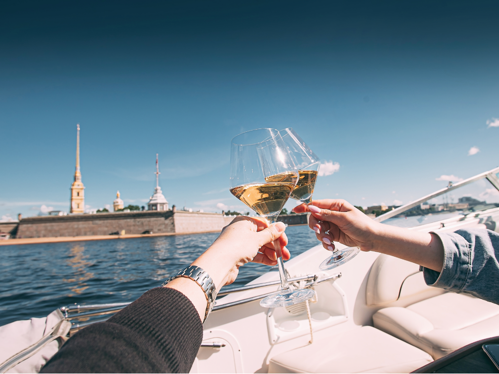 Свадебный Петербург: Романтика на волнах