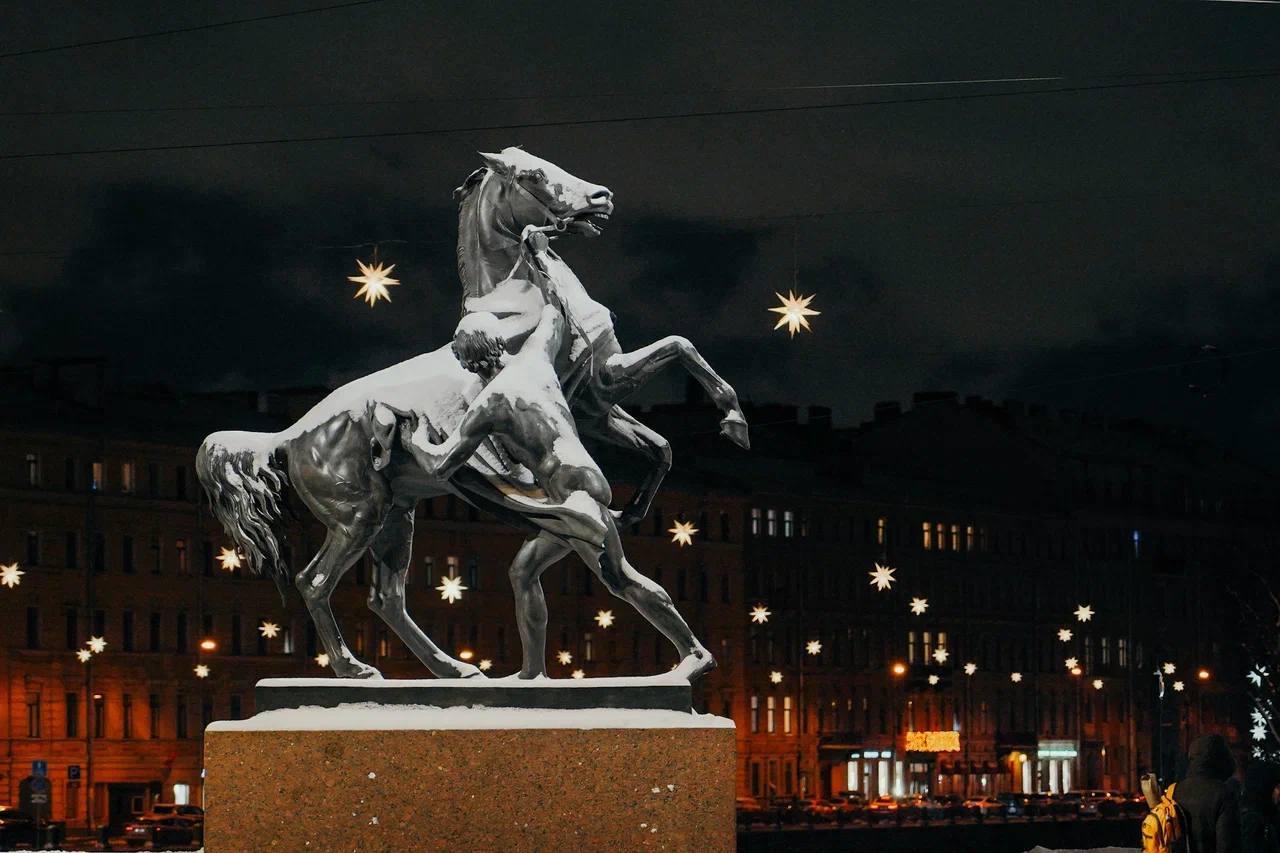 Знакомьтесь-Петербург