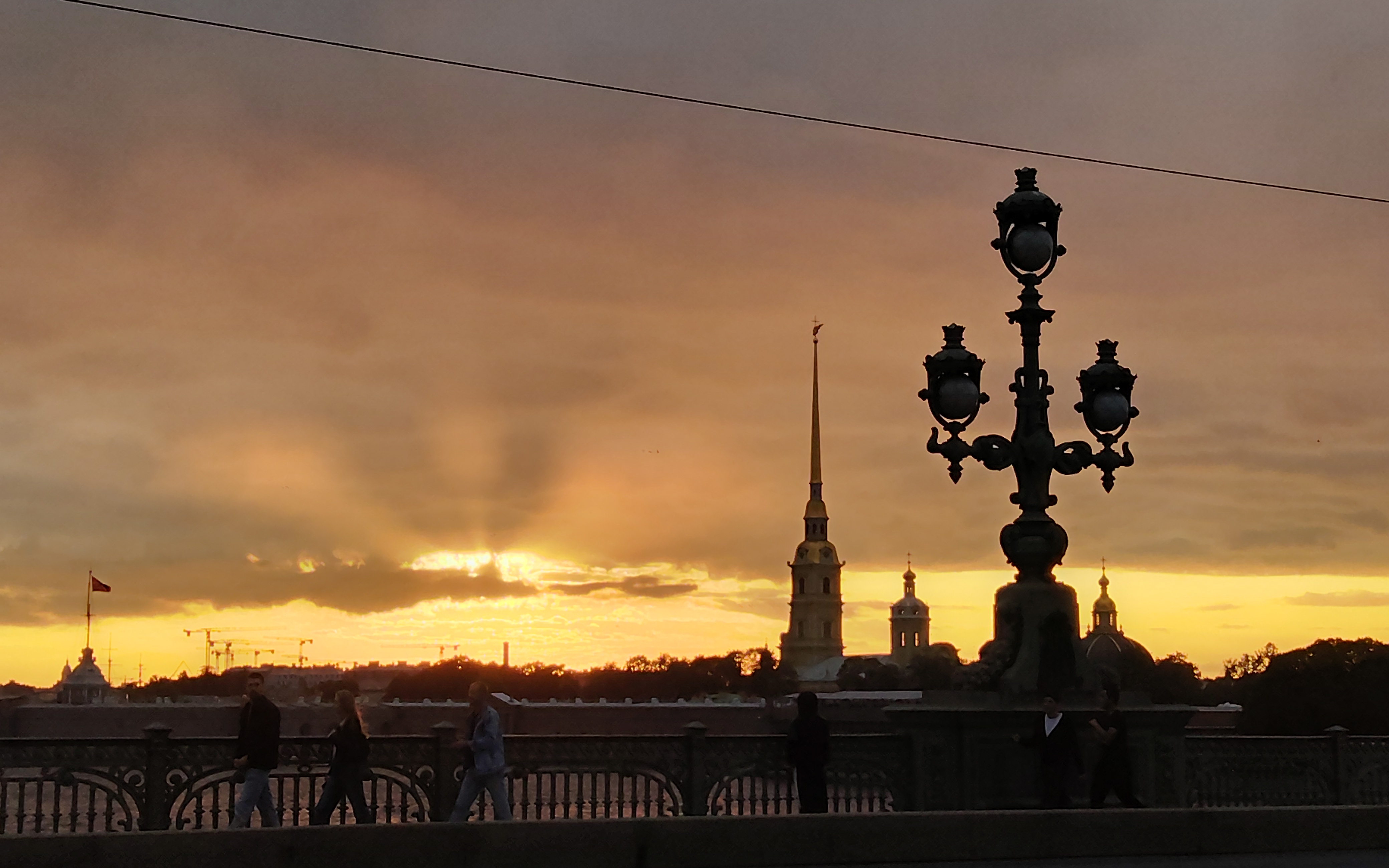 Знакомьтесь-Петербург
